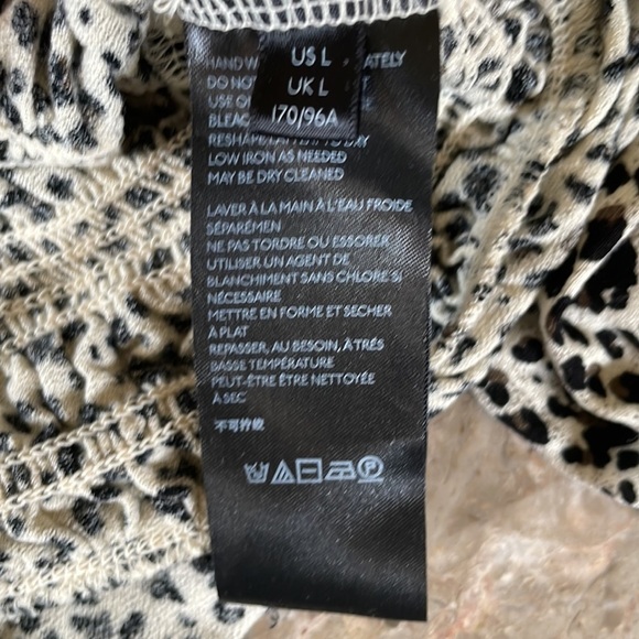 Urban Outfitters Long Sleeve,‎ Ruched, Crop Top, Leopard Animal Print Large L - Picture 9 of 12